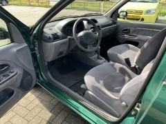 Nette Renault Clio 1 6 16V RXE Automaat  Airco  142 495KM  BJ 2000