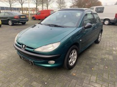 Peugeot 206 1 6 16V XT Automaat Panoramadak