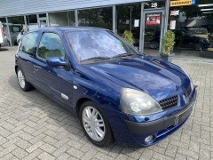 Stoere en sportieve Renault Clio 1 6 16V Initiale van 2001 151 142 km