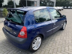 Stoere en sportieve Renault Clio 1 6 16V Initiale van 2001 151 142 km